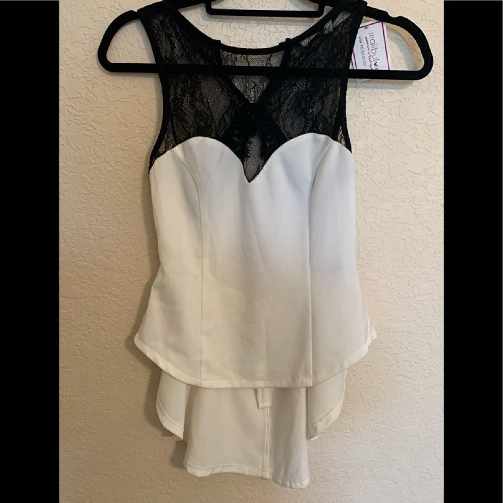 Lovers + friends ivory top  black lace Size S‎